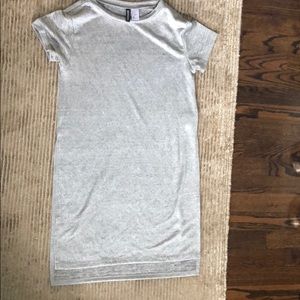 🎊🎊SHIMMER SILVER TEE WITH SLITS ON THE SIDE🎊🎊